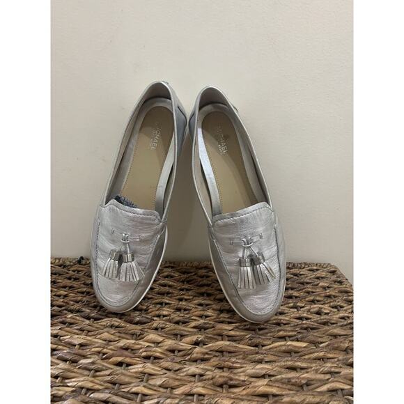 Michael Kors Flats Silver Loafers Leather 9M Comfort Preppy Old Money Going Out - Picture 1 of 8